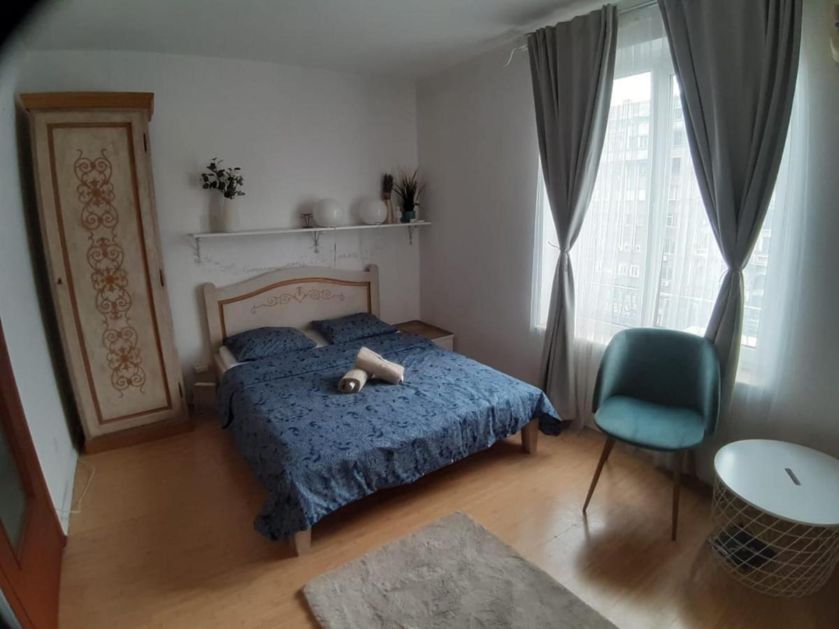 Luxury Piata Romana Center Apartment Bukares Bagian luar foto